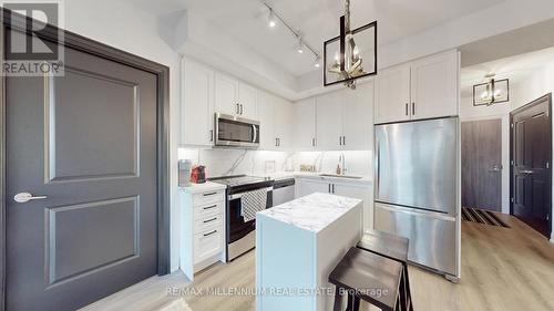 1709 - 20 Gatineau Drive, Vaughan, ON - Indoor Photo Showing Kitchen With Upgraded Kitchen