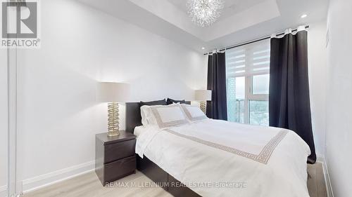 1709 - 20 Gatineau Drive, Vaughan, ON - Indoor Photo Showing Bedroom