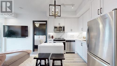 1709 - 20 Gatineau Drive, Vaughan, ON - Indoor Photo Showing Kitchen