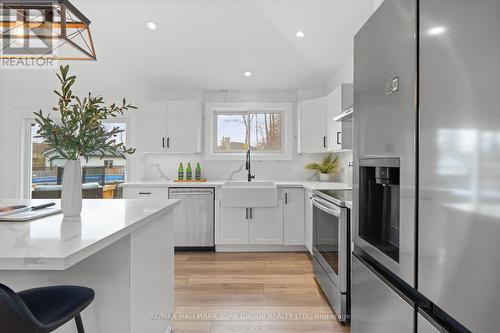 126 Pinecrest Road, Georgina, ON - Indoor Photo Showing Kitchen With Stainless Steel Kitchen With Upgraded Kitchen