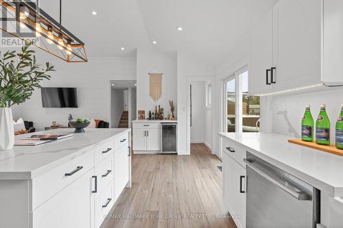 126 Pinecrest Road, Georgina, ON - Indoor Photo Showing Kitchen