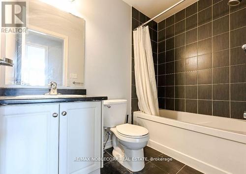 9 - 9601 Jane Street, Vaughan, ON - Indoor Photo Showing Bathroom