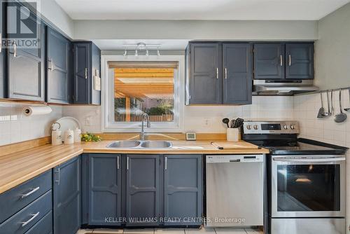 370 Erin Trail, Newmarket, ON - Indoor Photo Showing Kitchen With Double Sink