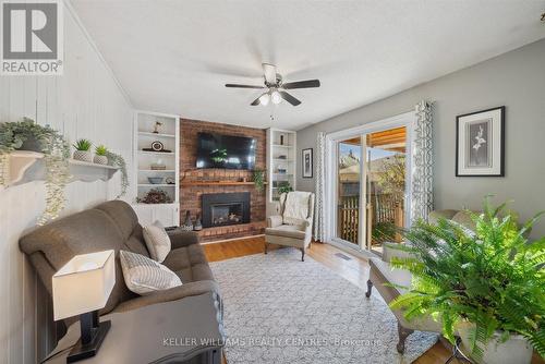 370 Erin Trail, Newmarket, ON - Indoor Photo Showing Living Room With Fireplace