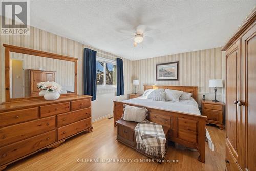 370 Erin Trail, Newmarket, ON - Indoor Photo Showing Bedroom