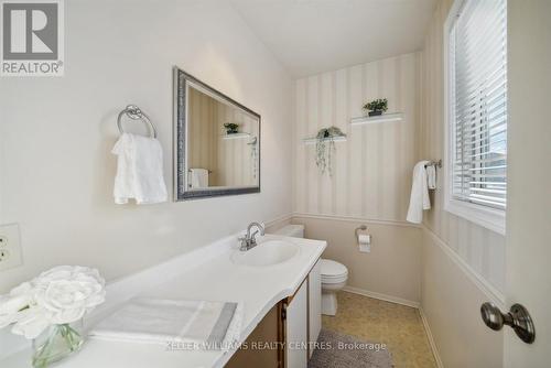 370 Erin Trail, Newmarket, ON - Indoor Photo Showing Bathroom