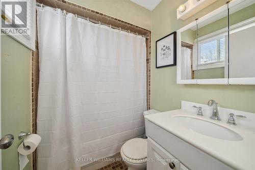 370 Erin Trail, Newmarket, ON - Indoor Photo Showing Bathroom