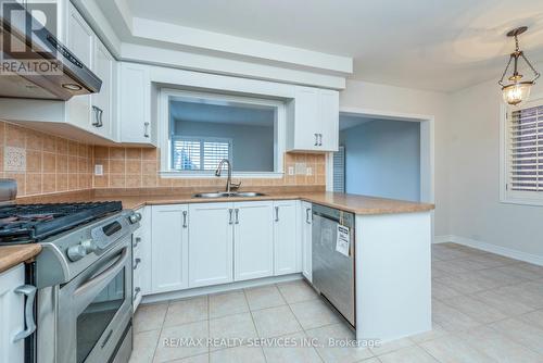 130 Royal Appian Crescent, Vaughan, ON - Indoor Photo Showing Kitchen With Double Sink