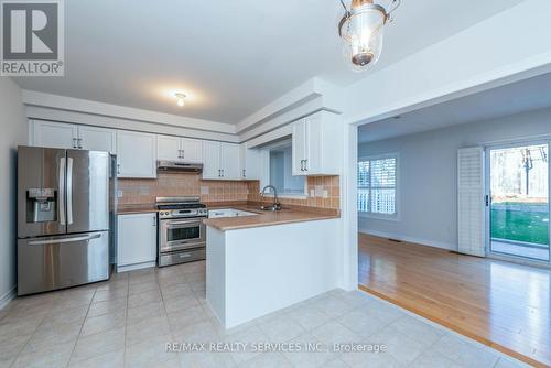 130 Royal Appian Crescent, Vaughan, ON - Indoor Photo Showing Kitchen