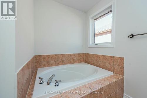 130 Royal Appian Crescent, Vaughan, ON - Indoor Photo Showing Bathroom