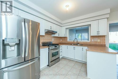 130 Royal Appian Crescent, Vaughan, ON - Indoor Photo Showing Kitchen With Double Sink