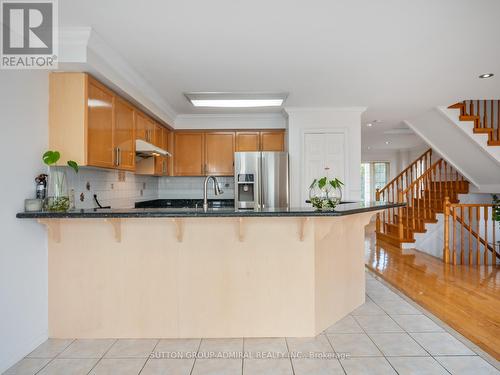 606 Heddle Crescent, Newmarket, ON - Indoor Photo Showing Kitchen