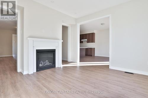 47 Donald Ingram Crescent, Georgina, ON - Indoor Photo Showing Living Room With Fireplace