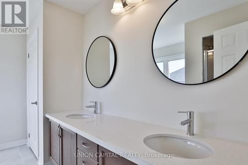 47 Donald Ingram Crescent, Georgina, ON - Indoor Photo Showing Bathroom