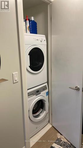 210 - 243 Perth Avenue, Toronto, ON - Indoor Photo Showing Laundry Room