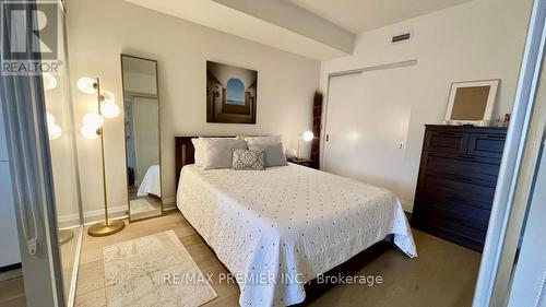 210 - 243 Perth Avenue, Toronto, ON - Indoor Photo Showing Bedroom