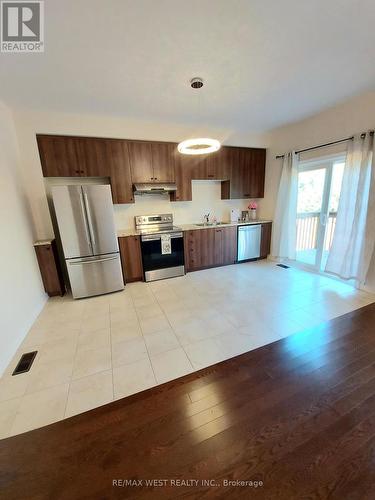 1196 Peelar Crescent, Innisfil, ON - Indoor Photo Showing Kitchen