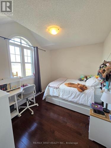 1196 Peelar Crescent, Innisfil, ON - Indoor Photo Showing Bedroom