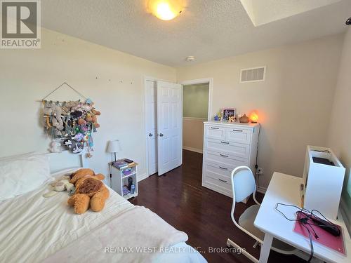 1196 Peelar Crescent, Innisfil, ON - Indoor Photo Showing Bedroom