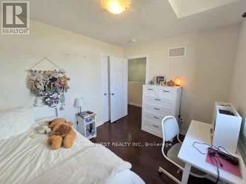 1196 Peelar Crescent, Innisfil, ON - Indoor Photo Showing Bedroom