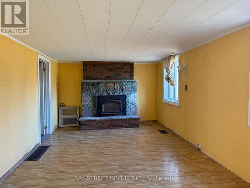 19452 Holland Landing Road, East Gwillimbury, ON - Indoor Photo Showing Living Room With Fireplace