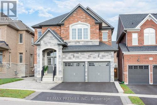 126 Barrow Avenue, Bradford West Gwillimbury, ON - Outdoor With Facade