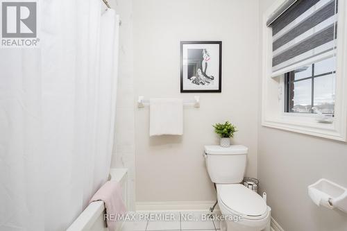 126 Barrow Avenue, Bradford West Gwillimbury, ON - Indoor Photo Showing Bathroom