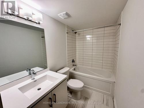 91 - 39 Honeycrisp Crescent, Vaughan, ON - Indoor Photo Showing Bathroom