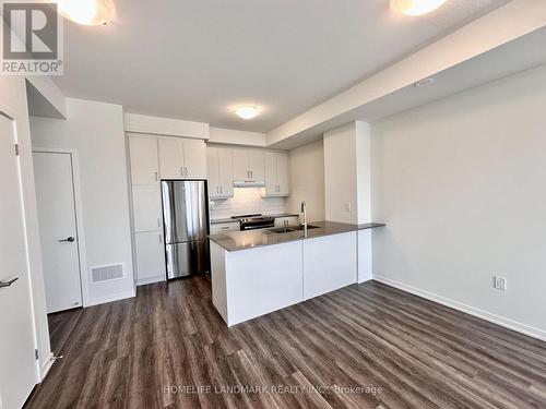 91 - 39 Honeycrisp Crescent, Vaughan, ON - Indoor Photo Showing Kitchen With Double Sink