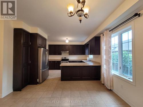 13 Beechborough Crescent, East Gwillimbury, ON - Indoor Photo Showing Kitchen