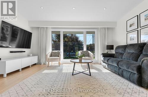 6977 Waterloo Drive, Niagara Falls (207 - Casey), ON - Indoor Photo Showing Living Room