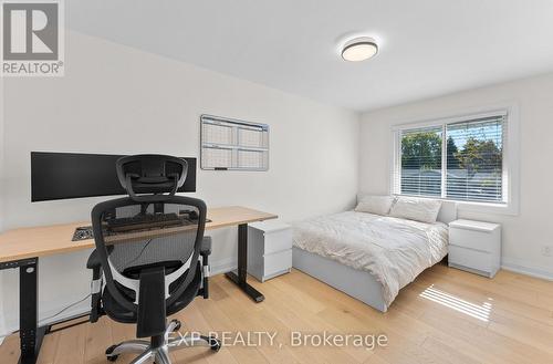 6977 Waterloo Drive, Niagara Falls (207 - Casey), ON - Indoor Photo Showing Bedroom