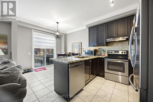 19 Kawana Road, Brampton, ON - Indoor Photo Showing Kitchen