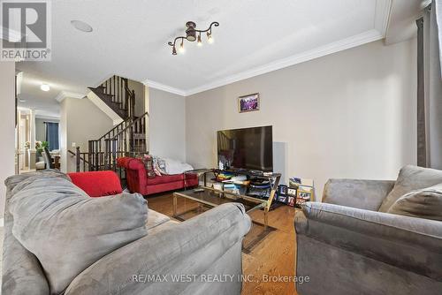 19 Kawana Road, Brampton, ON - Indoor Photo Showing Living Room