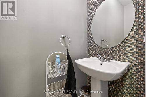 19 Kawana Road, Brampton, ON - Indoor Photo Showing Bathroom