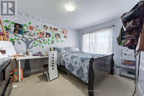 19 Kawana Road, Brampton, ON - Indoor Photo Showing Bedroom