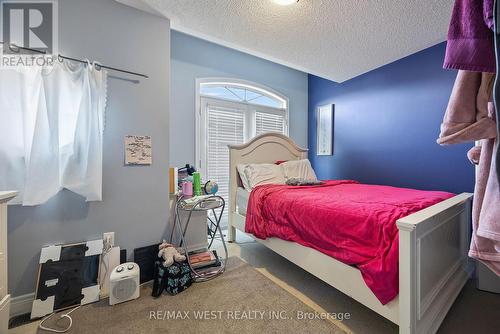 19 Kawana Road, Brampton, ON - Indoor Photo Showing Bedroom