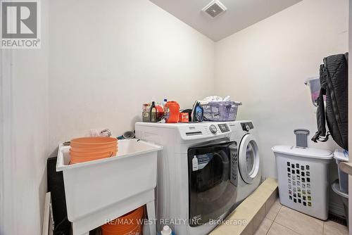 19 Kawana Road, Brampton, ON - Indoor Photo Showing Laundry Room