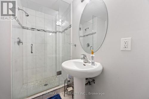 19 Kawana Road, Brampton, ON - Indoor Photo Showing Bathroom