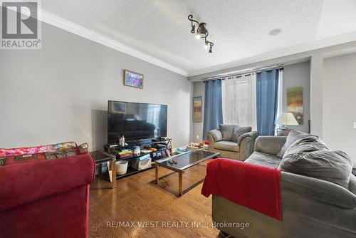 19 Kawana Road, Brampton, ON - Indoor Photo Showing Living Room