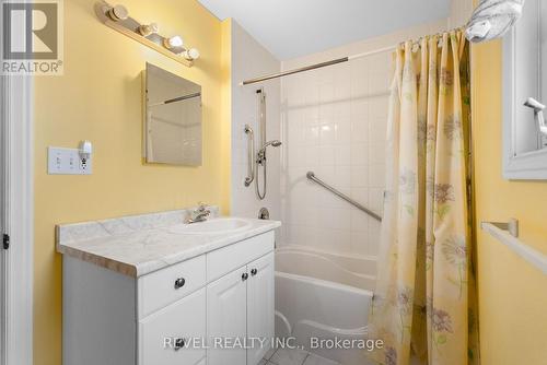 9 King Street, Thorold (557 - Thorold Downtown), ON - Indoor Photo Showing Bathroom