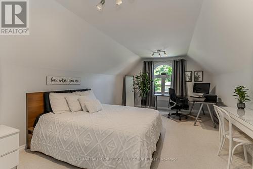 48 Lawrence Avenue, Springwater, ON - Indoor Photo Showing Bedroom