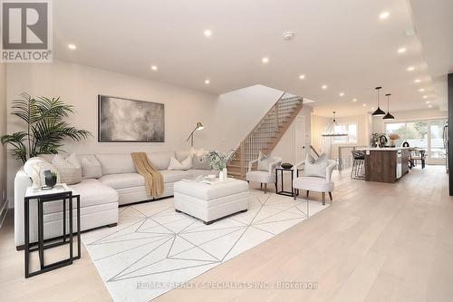 1046 Roosevelt Road, Mississauga, ON - Indoor Photo Showing Living Room