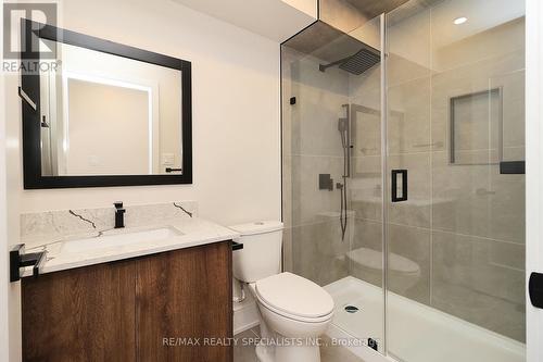 1046 Roosevelt Road, Mississauga, ON - Indoor Photo Showing Bathroom