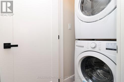 1046 Roosevelt Road, Mississauga, ON - Indoor Photo Showing Laundry Room