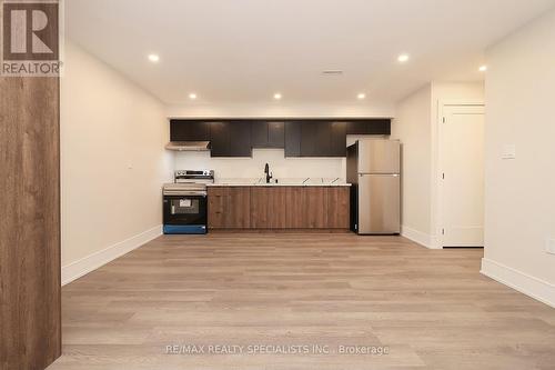 1046 Roosevelt Road, Mississauga, ON - Indoor Photo Showing Kitchen