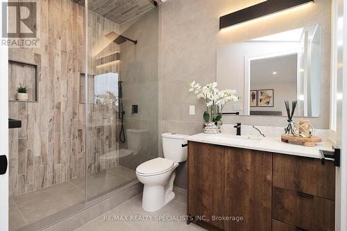 1046 Roosevelt Road, Mississauga, ON - Indoor Photo Showing Bathroom