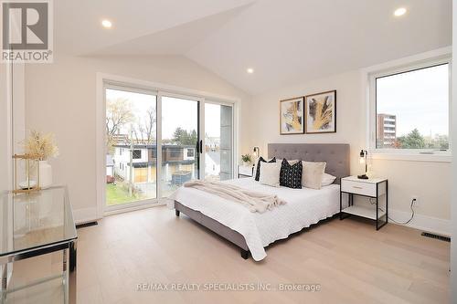 1046 Roosevelt Road, Mississauga, ON - Indoor Photo Showing Bedroom