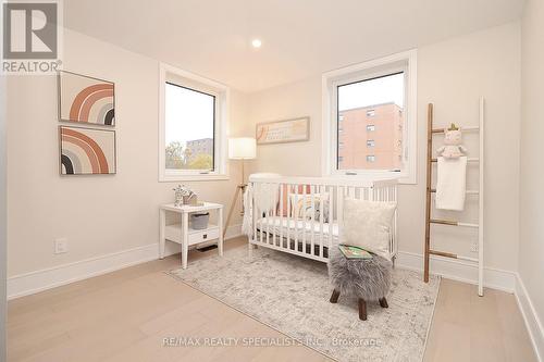 1046 Roosevelt Road, Mississauga, ON - Indoor Photo Showing Bedroom