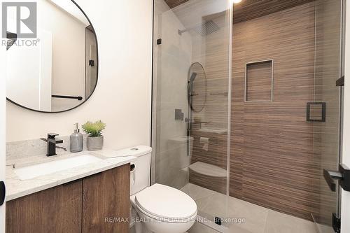 1046 Roosevelt Road, Mississauga, ON - Indoor Photo Showing Bathroom